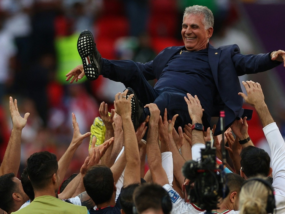 Iran-Coach Carlos Queiroz hat Ex-Bundestrainer Jürgen Klinsmann gerüffelt. (Foto: AFP/SID/ADRIAN DENNIS)