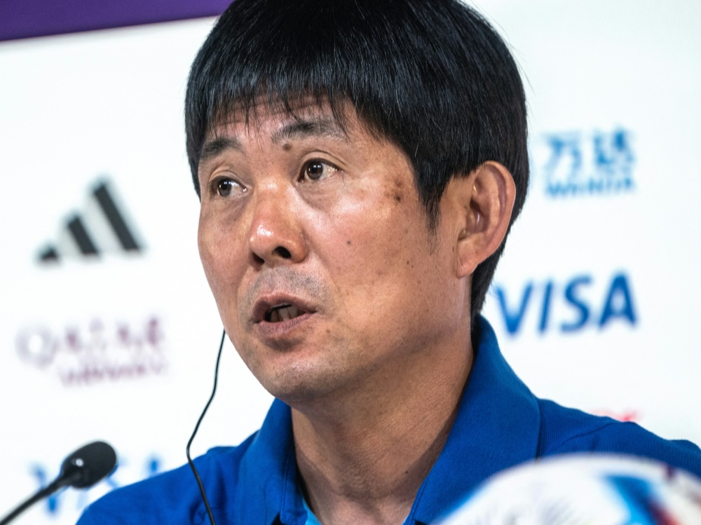 Japans Nationaltrainer erwartet weiterhin Konzentration (Foto: AFP/SID/PHILIP FONG)