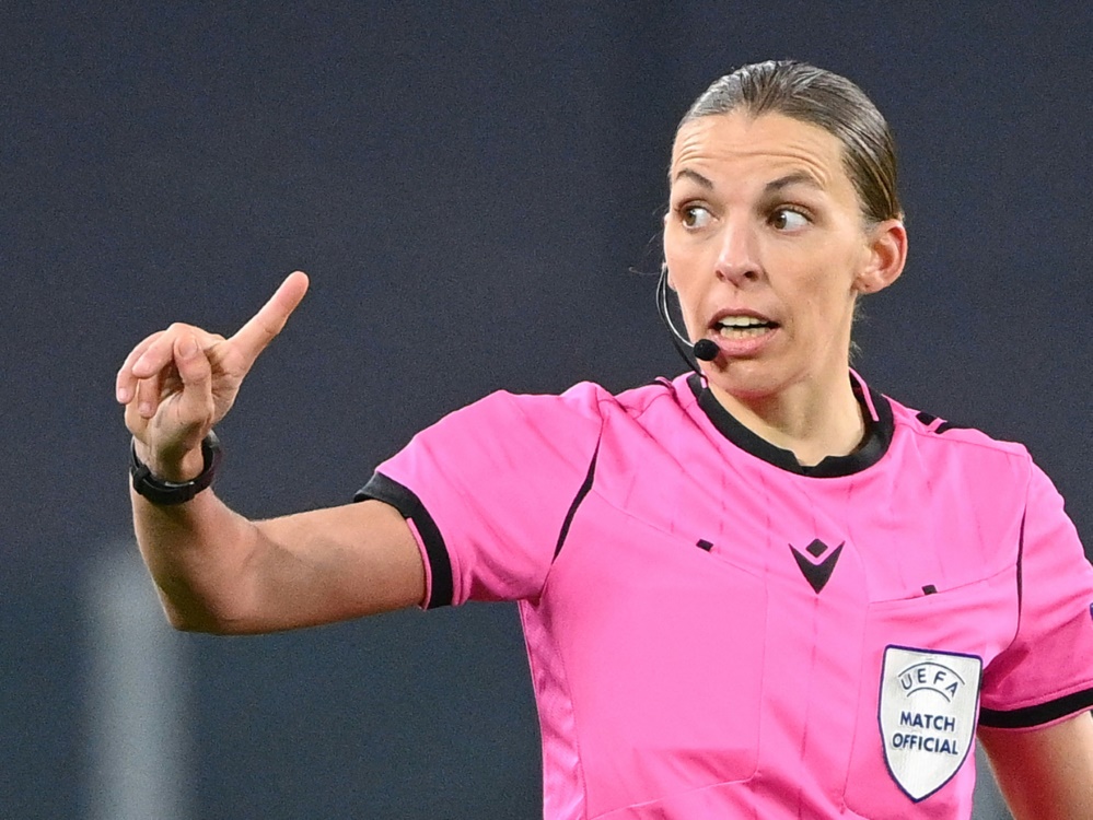 Stephanie Frappart durfte noch kein WM-Spiel leiten (Foto: AFP/SID/VINCENZO PINTO)