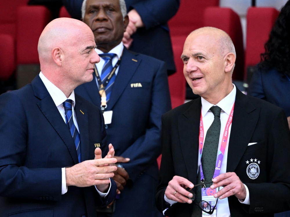 FIFA-Boss Infantino (l.) und DFB-Präsident Neuendorf (Foto: AFP/SID/INA FASSBENDER)
