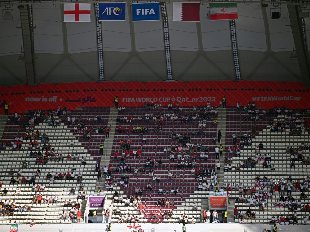 Einlassprobleme beim Spiel England gegen Iran (Foto: AFP/SID/ANNE-CHRISTINE POUJOULAT)