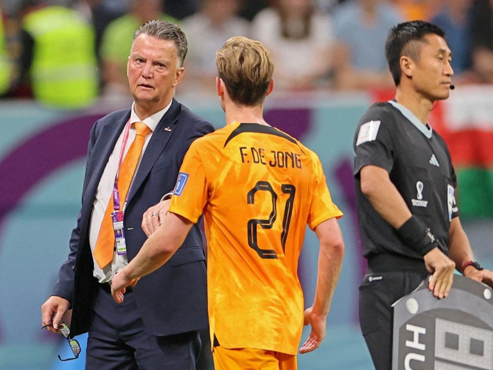 Van Gaal darf sich über den Viertelfinaleinzug freuen (Foto: AFP/SID/KARIM JAAFAR)