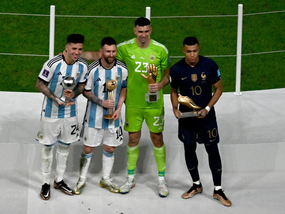 Lionel Messi wurde als bester WM-Spieler ausgezeichnet (Foto: AFP/AFP/Antonin THUILLIER)