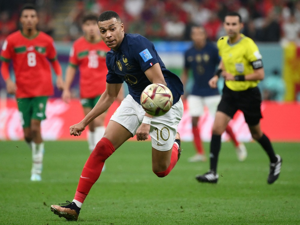 Frankreichs Medien feiern den WM-Finaleinzug überschwänglich. (Foto: AFP/SID/FRANCK FIFE)