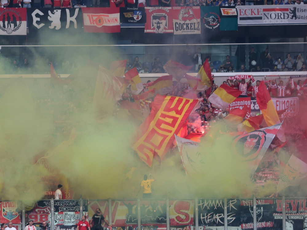 Union Berlin muss wegen Pyrotechnik der Fans zur Kasse (Foto: FIRO/FIRO/SID)