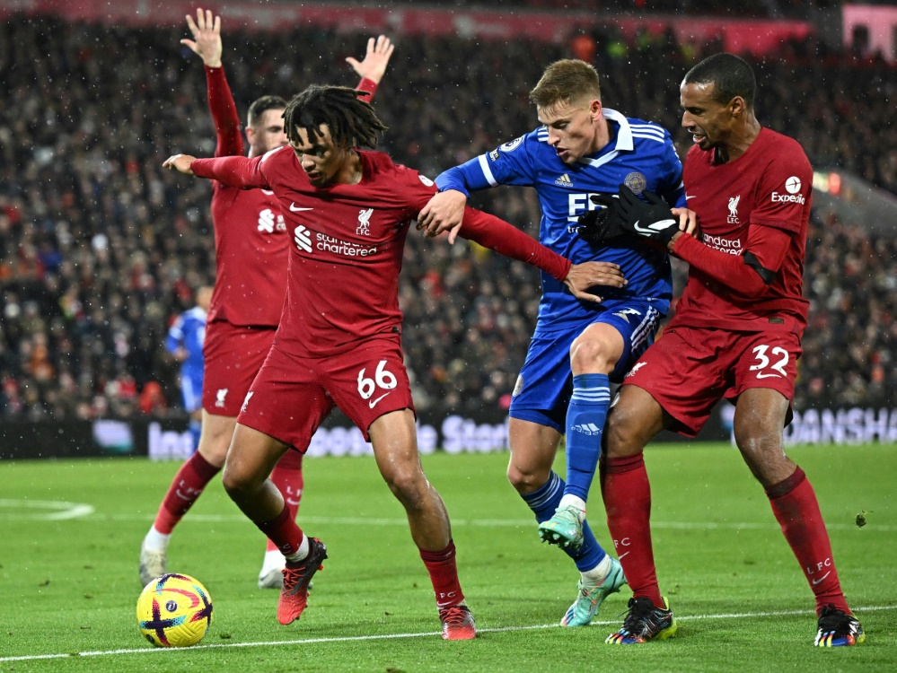 Liverpool siegt durch zwei Eigentore von Leicester (Foto: AFP/SID/OLI SCARFF)