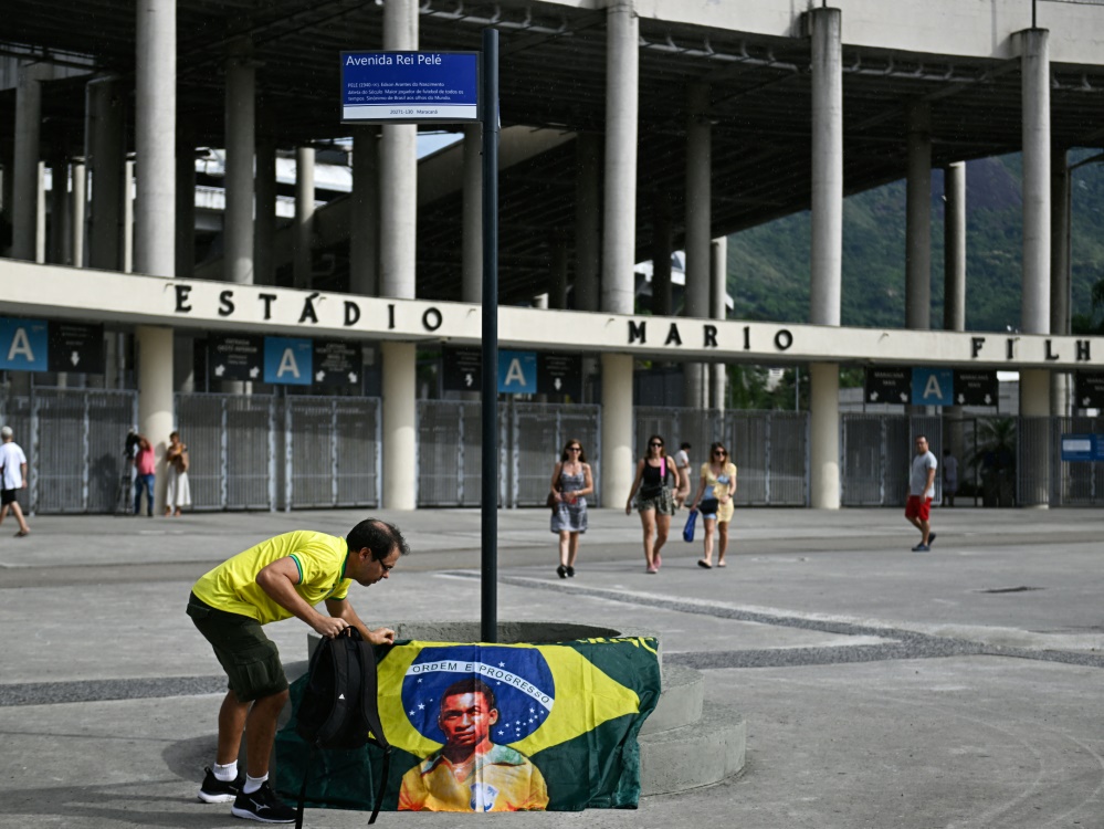 Straße am Maracana-Stadion nach Pele benannt (Foto: AFP/SID/MAURO PIMENTEL)