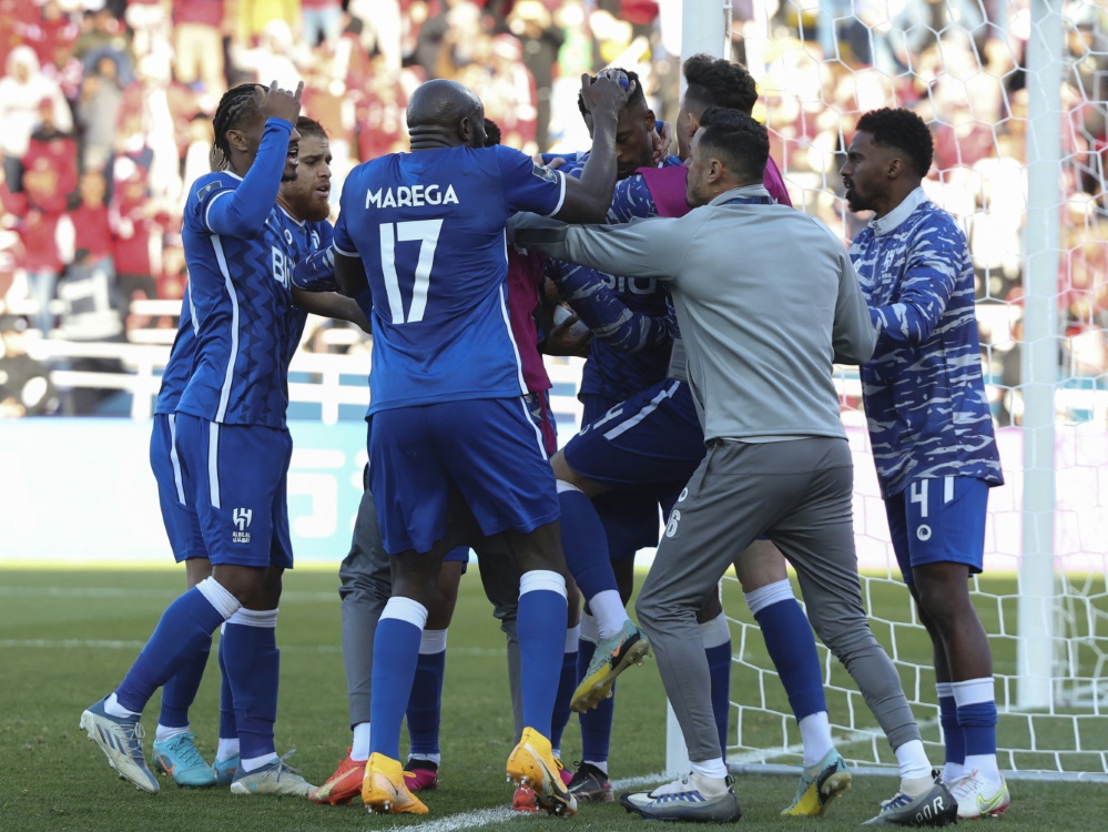 Die Spieler von Al-Hilal feiern Einzug ins Halbfinale (Foto: AFP/SID/FADEL SENNA)