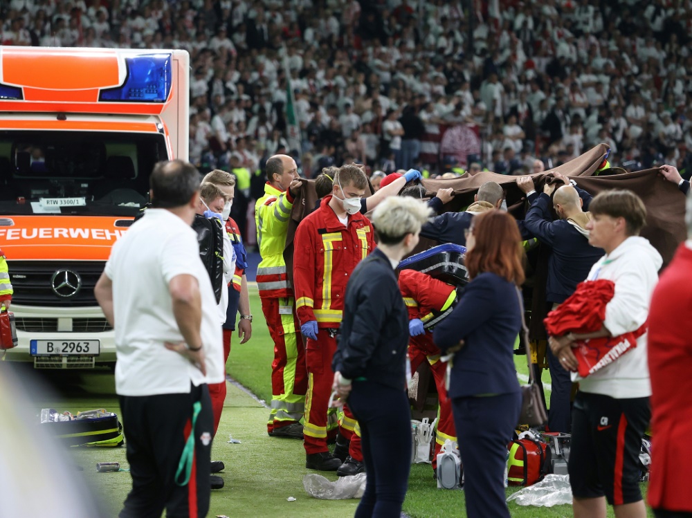 Symbolbild: Medizinischer Notfall vor dem Pokalspiel (Foto: FIRO/FIRO/SID)