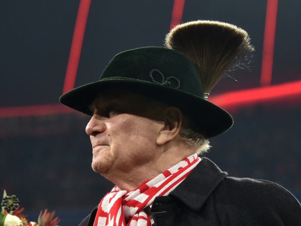 Hoeneß glaubt an eine Zukunft von Neuer bei Bayern (Foto: AFP/SID/CHRISTOF STACHE)