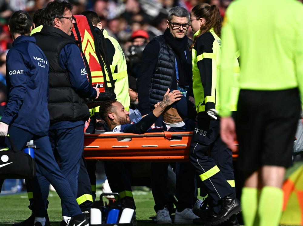 Neymar verletzt sich im PSG-Spiel gegen Lille (Foto: AFP/SID/ANNE-CHRISTINE POUJOULAT)