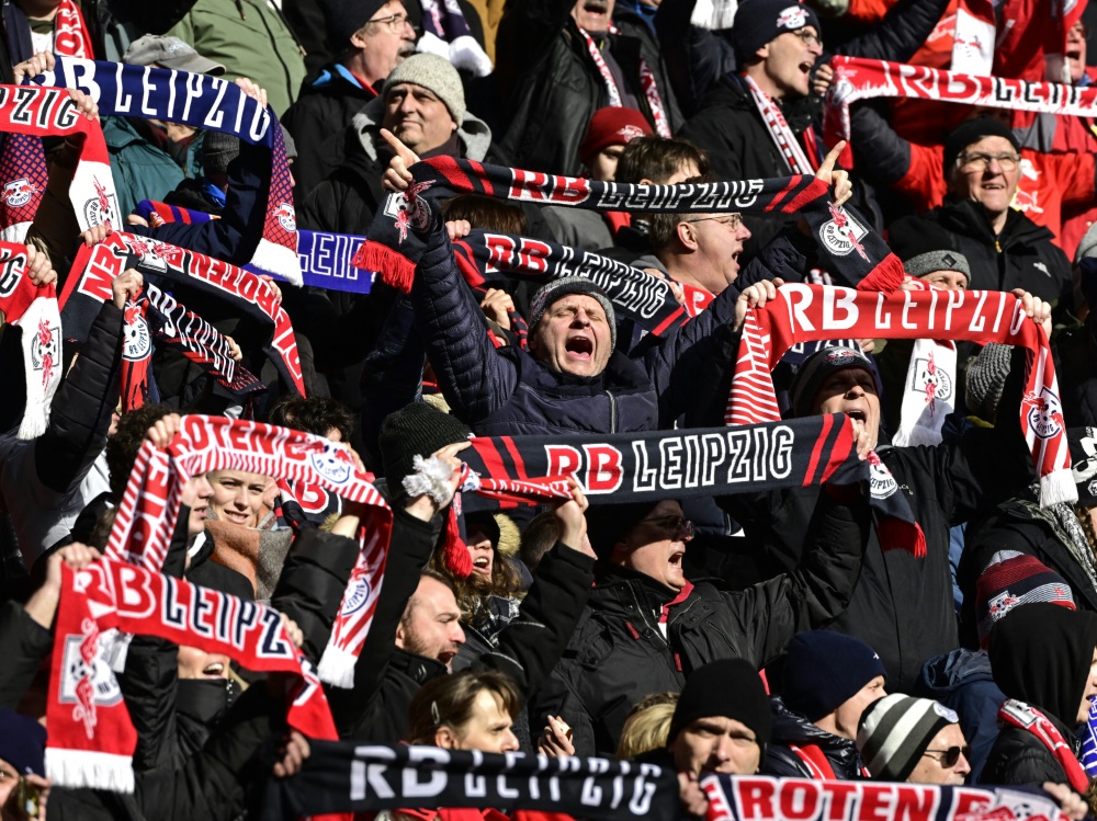 Leipzig muss am Dienstag bei Manchester City ran (Foto: AFP/SID/JOHN MACDOUGALL)