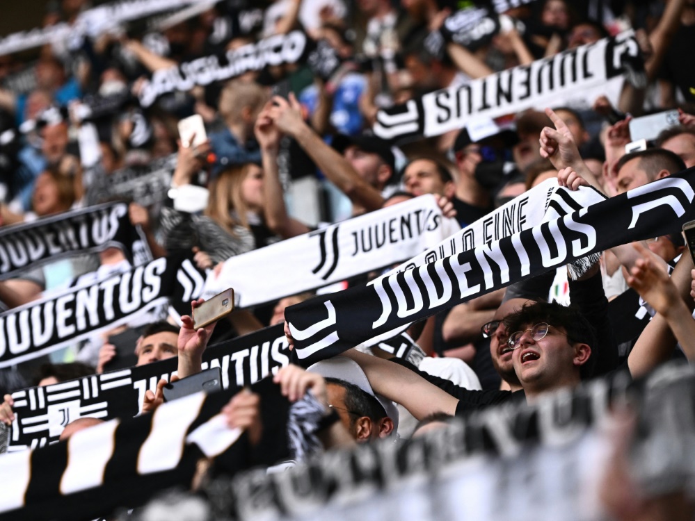 Juve-Fans dürfen sich demnächst über Vereins-Bier freuen (Foto: AFP/SID/MARCO BERTORELLO)