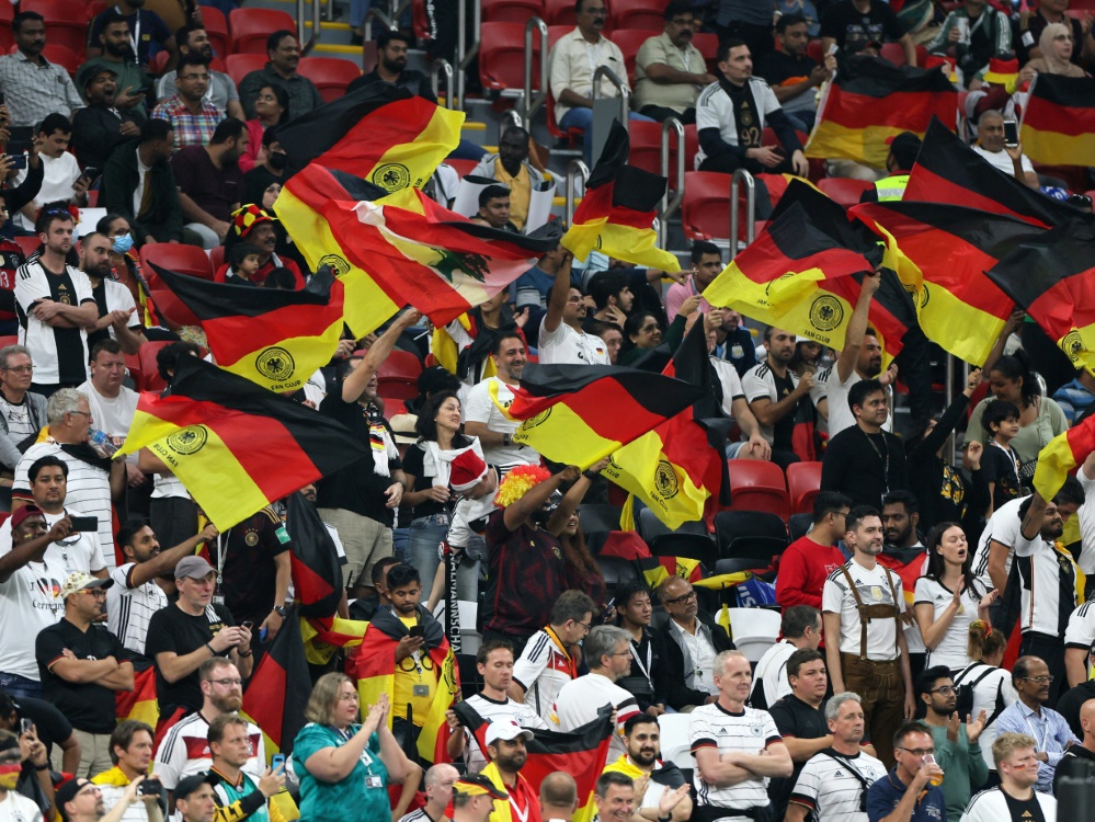 FanQ-Studie: Noch keine EM-Vorfreude bei deutschen Fans (Foto: AFP/SID/KARIM JAAFAR)
