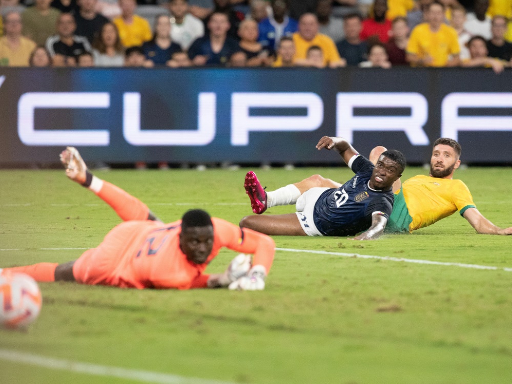 Australien schlägt Ecuador bei Robertson-Debüt (Foto: AFP/SID/STEVE CHRISTO)