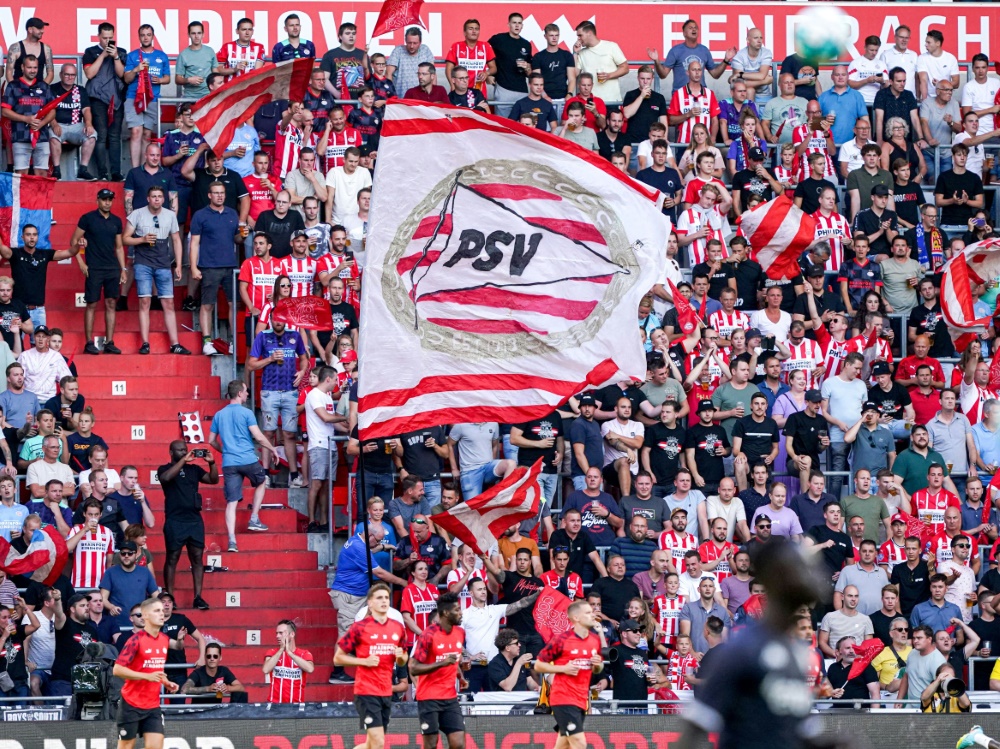 Eindhoven-Fan erhält 40 Jahre Stadionverbot (Foto: FIRO/FIRO/SID)