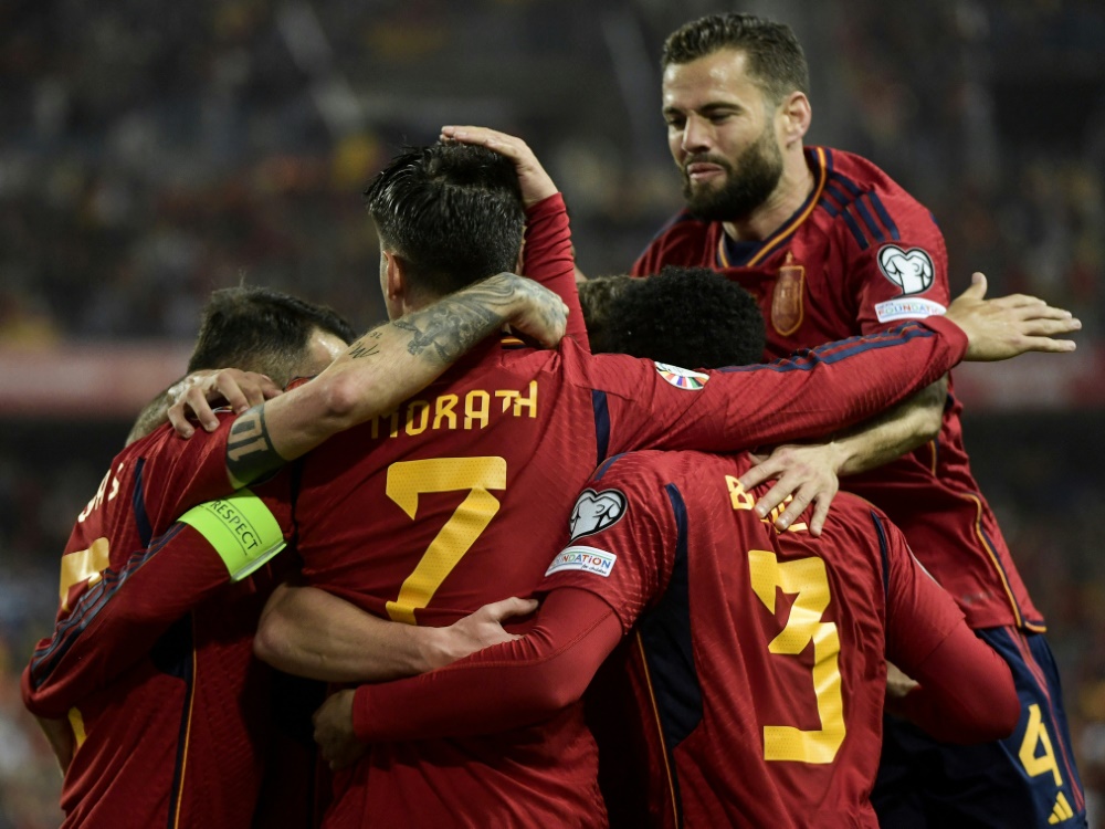 Spanien siegt locker beim Debüt ihres neuen Trainers (Foto: AFP/SID/CRISTINA QUICLER)