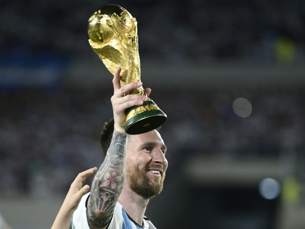 Lionel Messi erhält die nächste, bewegende Auszeichnung (Foto: AFP/SID/JUAN MABROMATA)