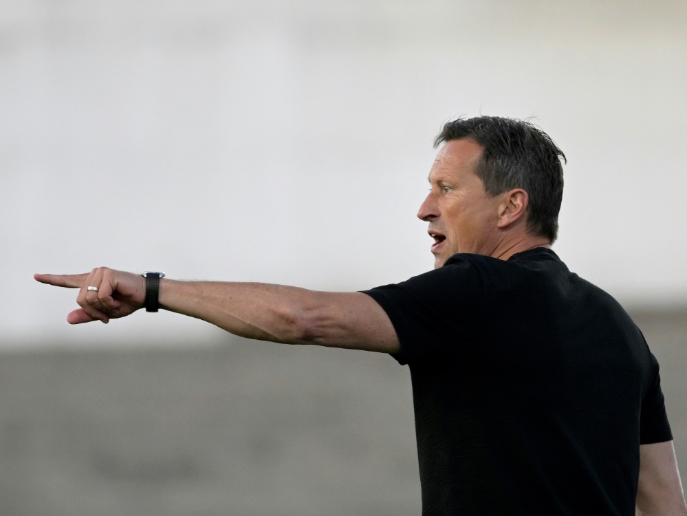 Roger Schmidt fordert Top-Mannschaftsleistung (Foto: AFP/AFP/Fernando VELUDO)