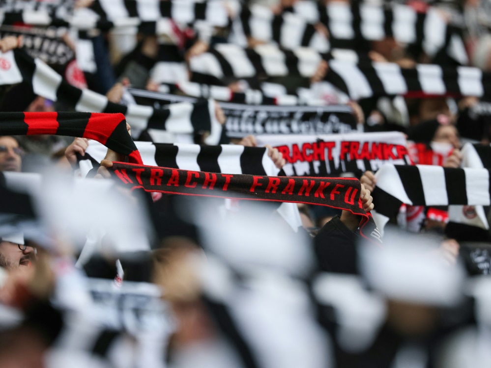 Frankfurt Fans waren vom Spiel in Neapel ausgeschlossen (Foto: AFP/SID/DANIEL ROLAND)