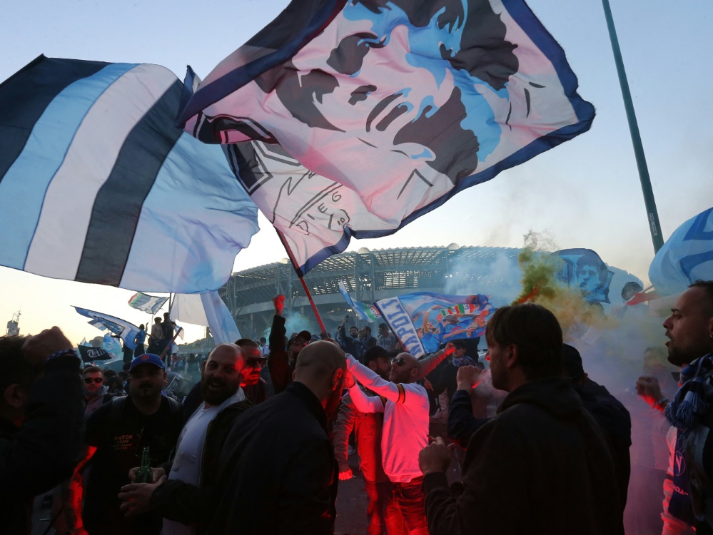 Maradona hat in Neapel Legendenstatus (Foto: AFP/SID/CARLO HERMANN)