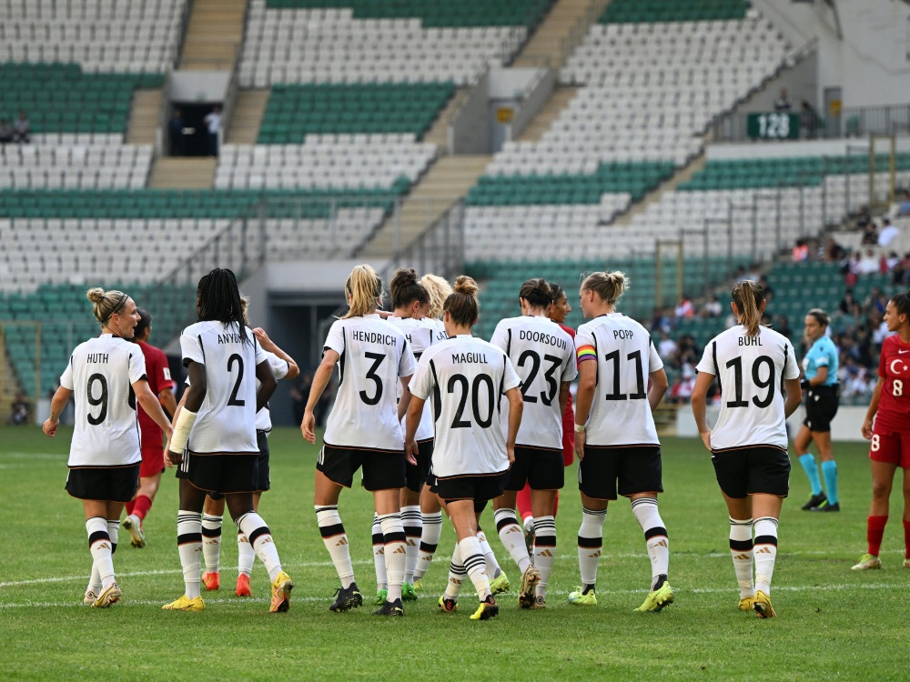Die DFB-Frauen spielen um die Qualifikation für Olympia (Foto: AFP/SID/OZAN KOSE)
