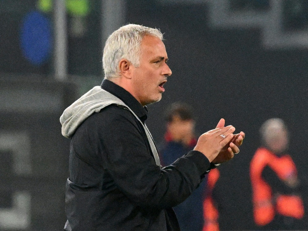 Jose Mourinho und AS Rom sind zu Gast in Leverkusen (Foto: AFP/SID/VINCENZO PINTO)