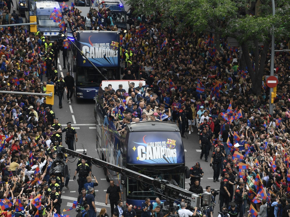 Barca feiert Meisterschaften vor Tausenden Fans (Foto: AFP/SID/JOSEP LAGO)