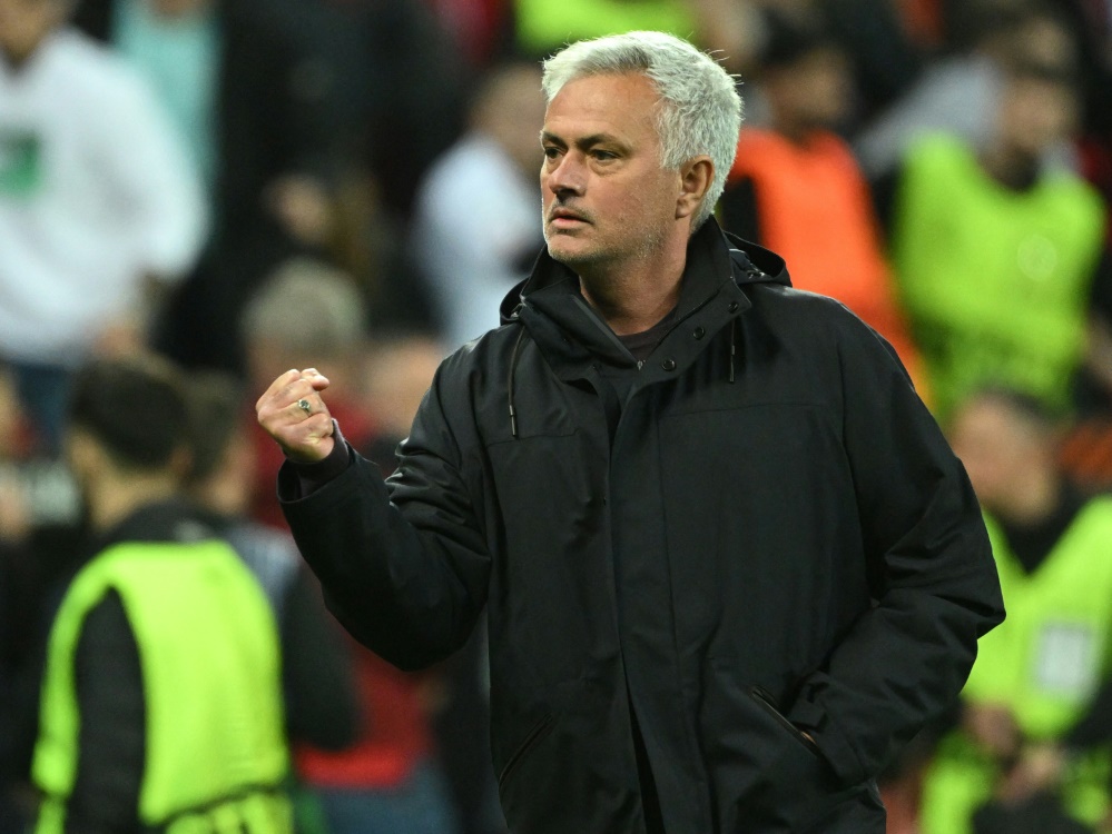 Gewohnt selbstbewusst: Star-Trainer Jose Mourinho (Foto: AFP/SID/INA FASSBENDER)