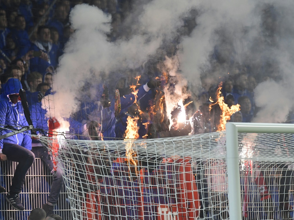 Hertha-Fans beschädigten den Gästebereich (Foto: AFP/SID/TOBIAS SCHWARZ)