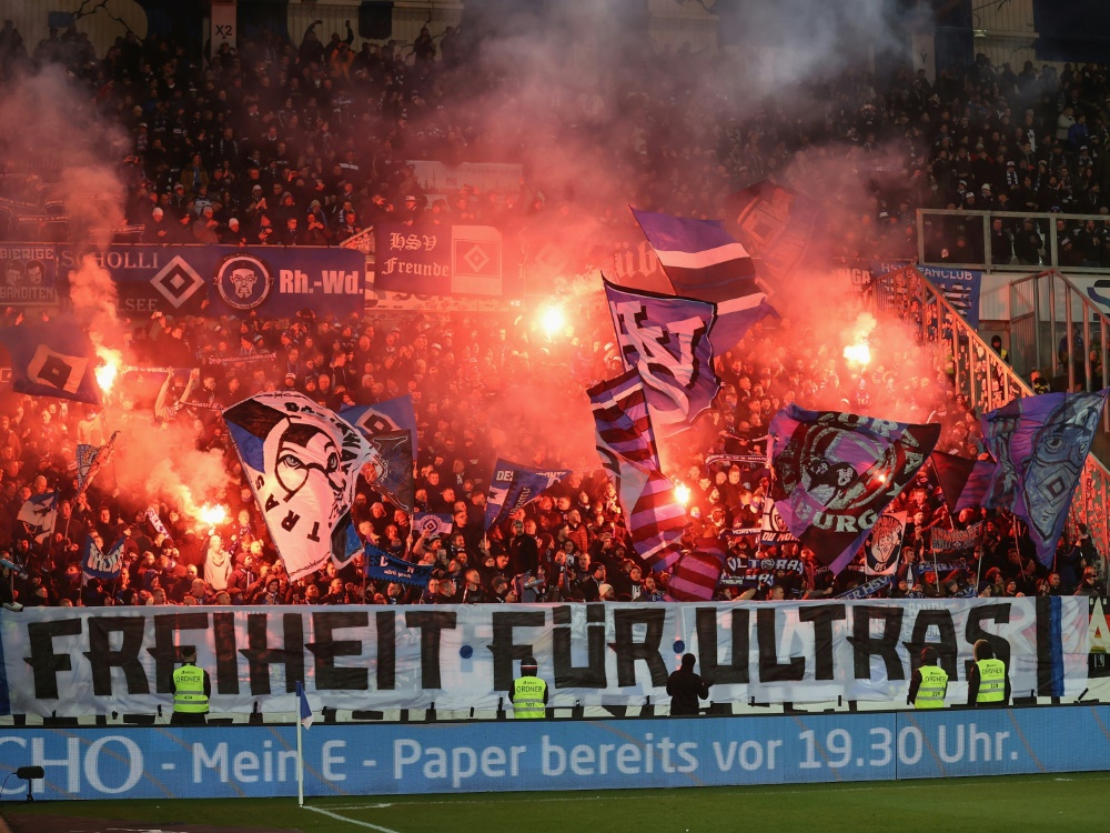 HSV-Fans zündeten Pyrotechnik (Foto: FIRO/FIRO/SID)
