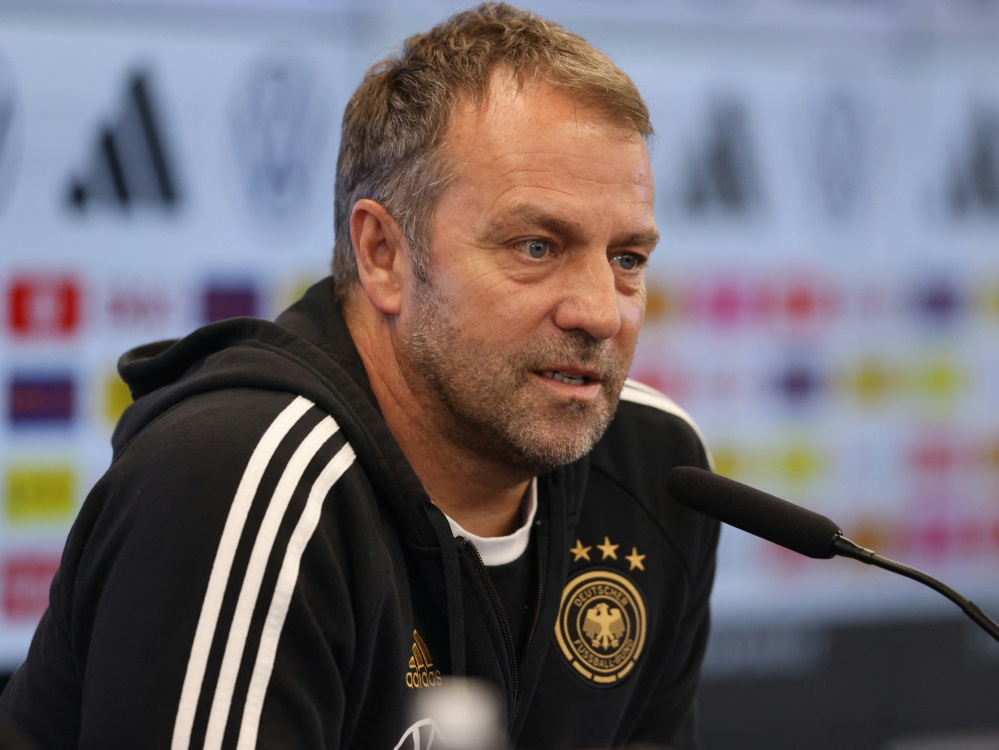 Bleibt laut Rudi Völler Bundestrainer: Hansi Flick (Foto: AFP/SID/DANIEL ROLAND)