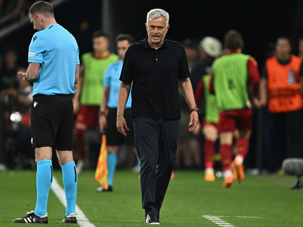 Mourinho beim Finale der Europa League (Foto: AFP/SID/ATTILA KISBENEDEK)