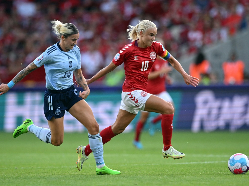 Pernille Harder reist mit Dänemark zur WM (Foto: AFP/SID/JUSTIN TALLIS)