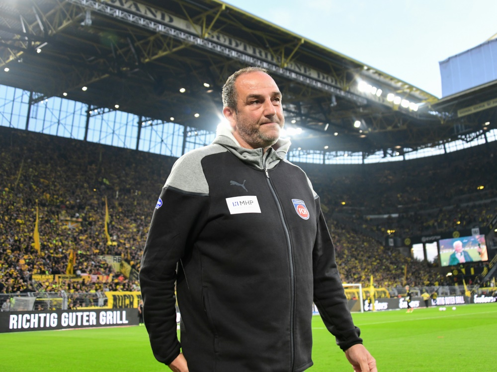 Heidenheims Trainer Frank Schmidt in Dortmund (Foto: AFP/SID/Uwe KRAFT)