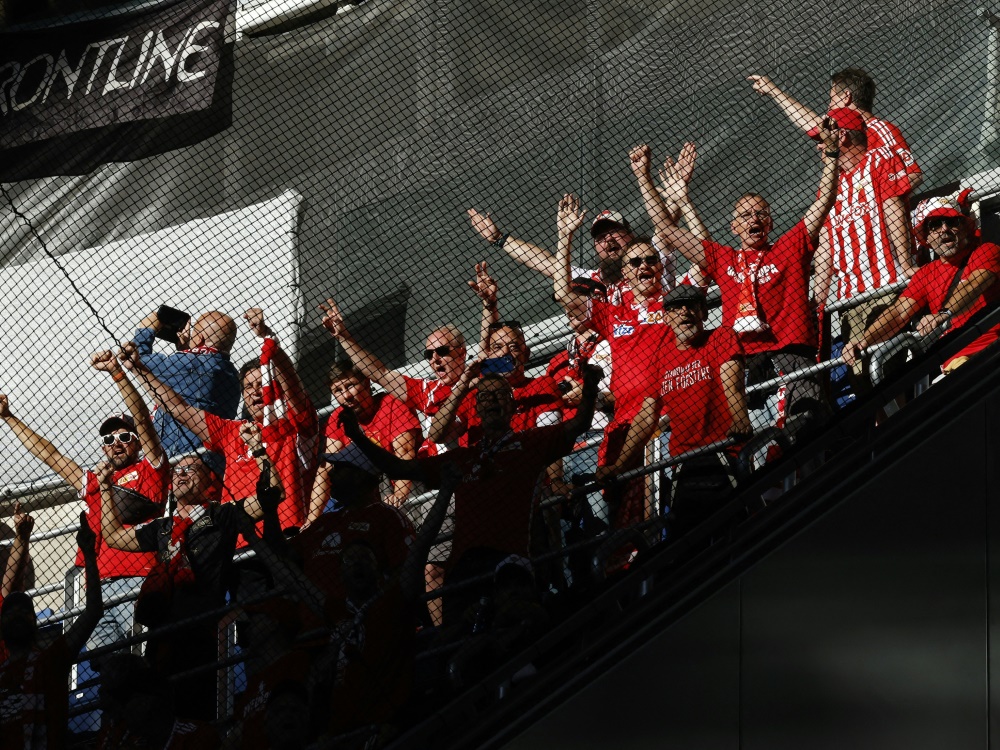 Große Anzahl an Union-Fans verpassen Anpfiff (Foto: AFP/SID/OSCAR DEL POZO)