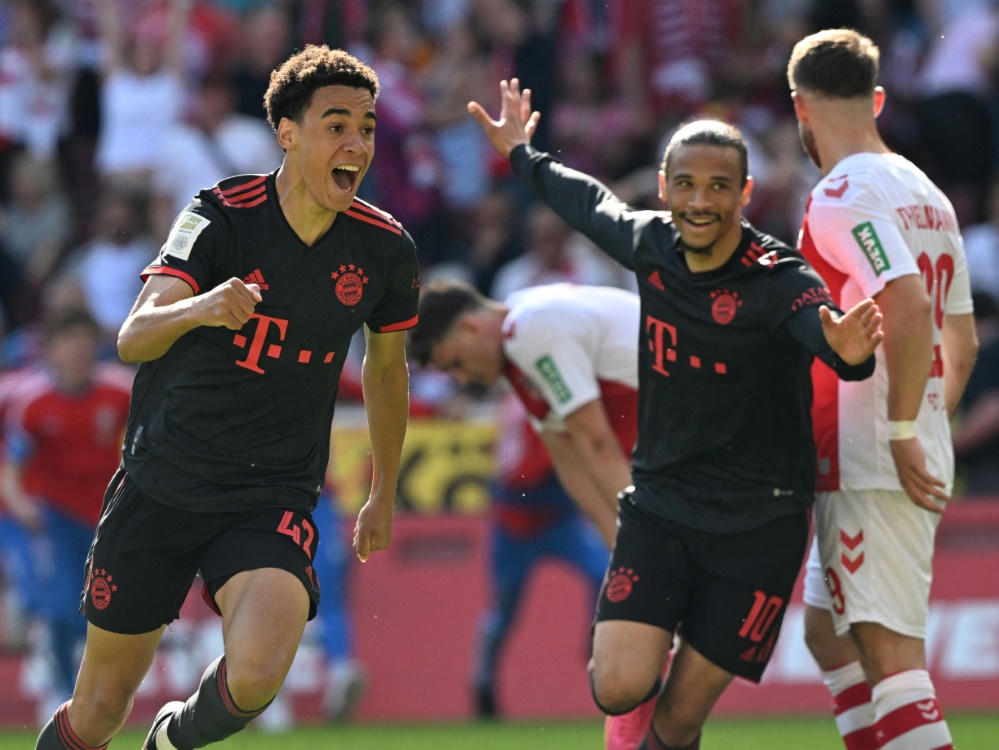 Bayerns letztes Spiel in Köln: Musiala (l.) trifft spät (Foto: AFP/SID/CHRISTOF STACHE)