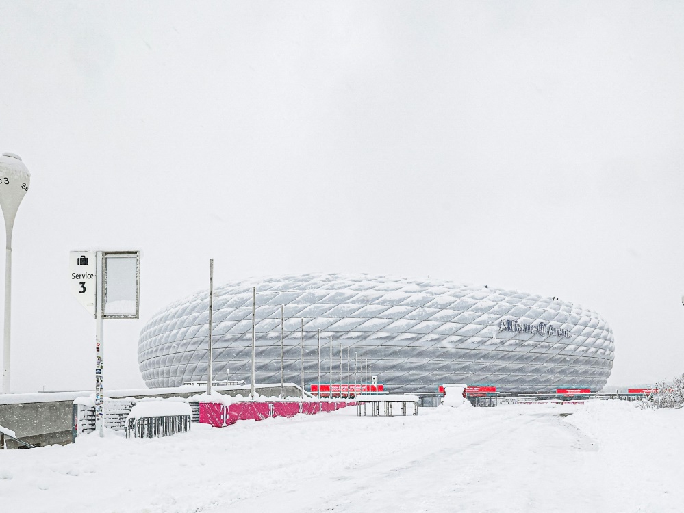München und die Allianz Arena sind im Schnee versunken (Foto: AFP/SID/ALEXANDRA BEIER)