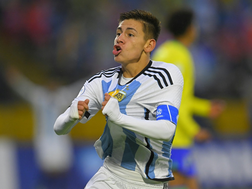 Nächster Gegner: Argentinien um Claudio Echeverri (Foto: AFP/SID/RODRIGO BUENDIA)
