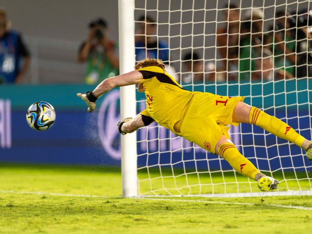 Heide pariert einen Elfmeter gegen Argentinien (Foto: Imago/Marcio Machado/Imago/Marcio Machado/SID/IMAGO/Marcio Machado/M.i.S.)