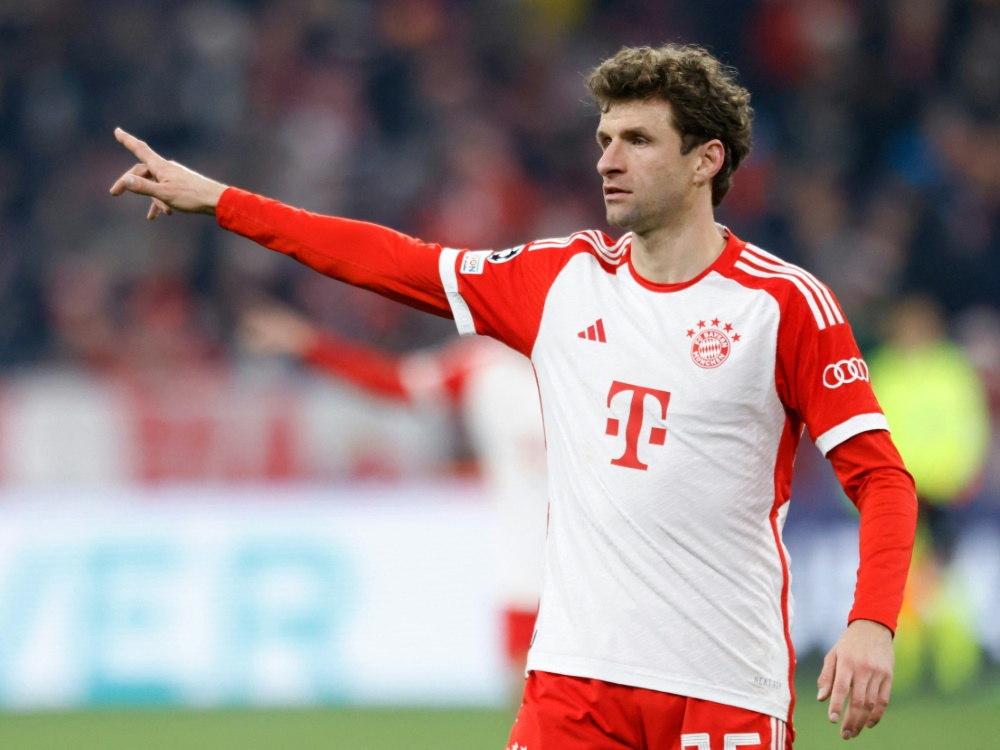 Thomas Müller will bis 2025 weiterspielen (Foto: AFP/SID/MICHAELA REHLE)