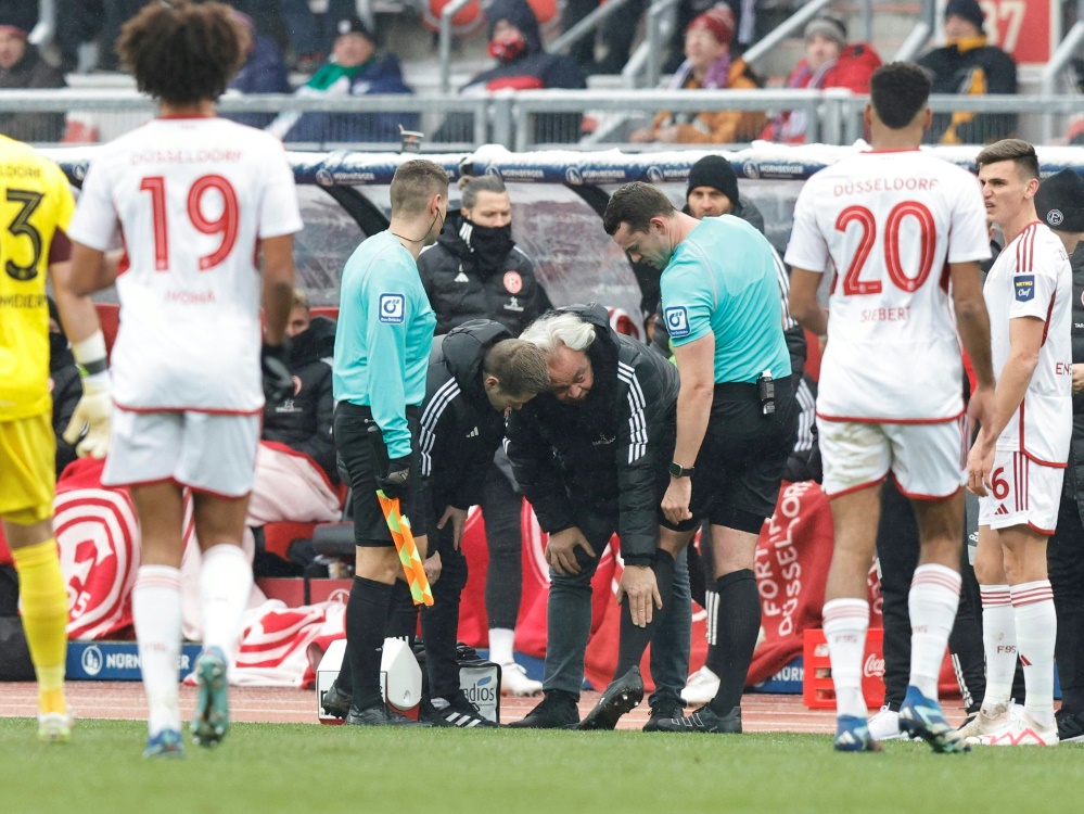 Schiedsrichter verletzt: Zehnminütige Unterbrechung (Foto: IMAGO/Zink/IMAGO/Zink/SID/IMAGO/Sportfoto Zink / Daniel Marr)