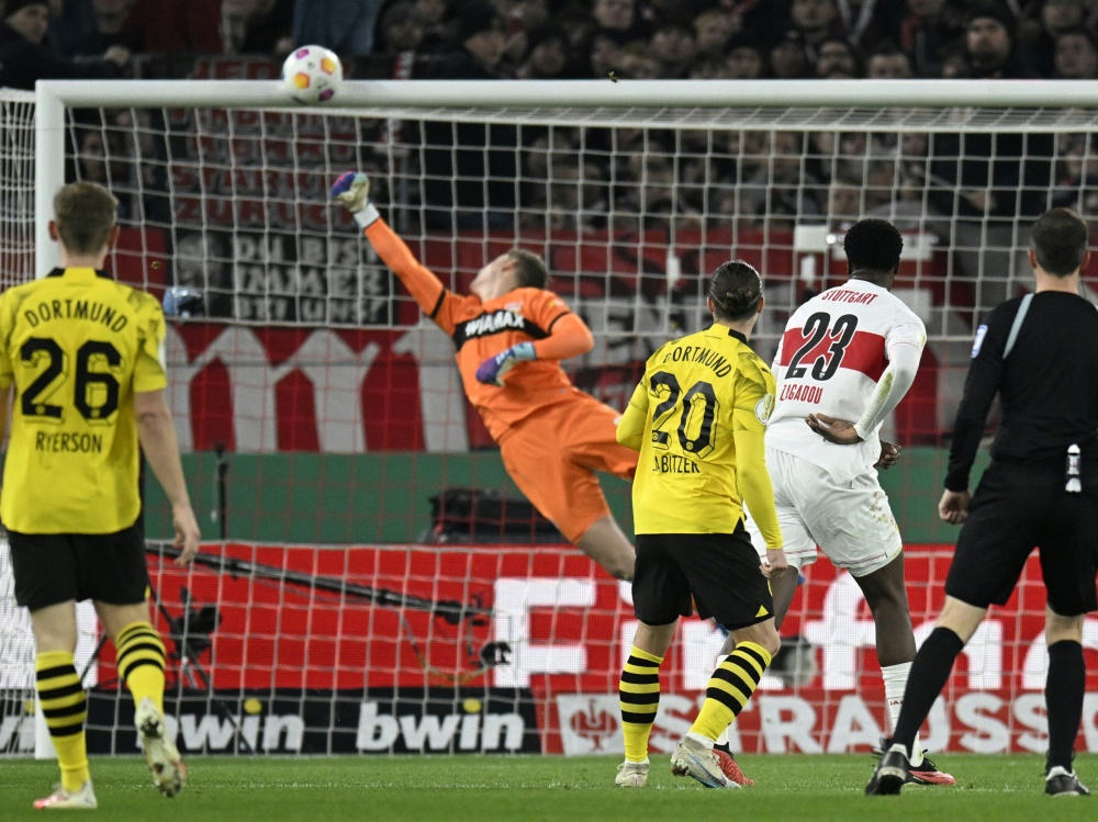 Alexander Nübel im Pokal gegen Dortmund (Foto: AFP/SID/THOMAS KIENZLE)