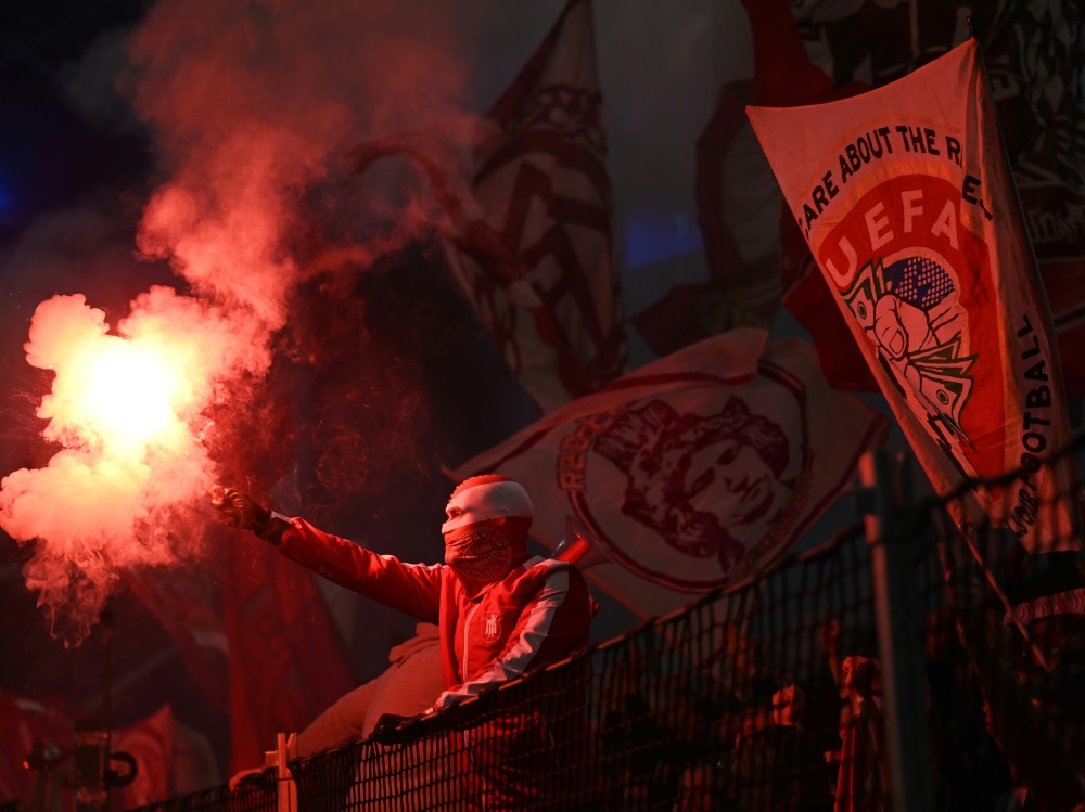 FC Bayern muss nach Fan-Vergehen Strafe zahlen (Foto: AFP/SID/Sergei Gapon)