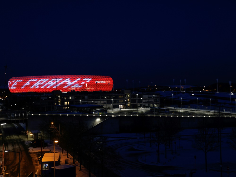 Allianz Arena erleuchtet zu Ehren des Kaisers (Foto: AFP/SID/MICHAELA REHLE)