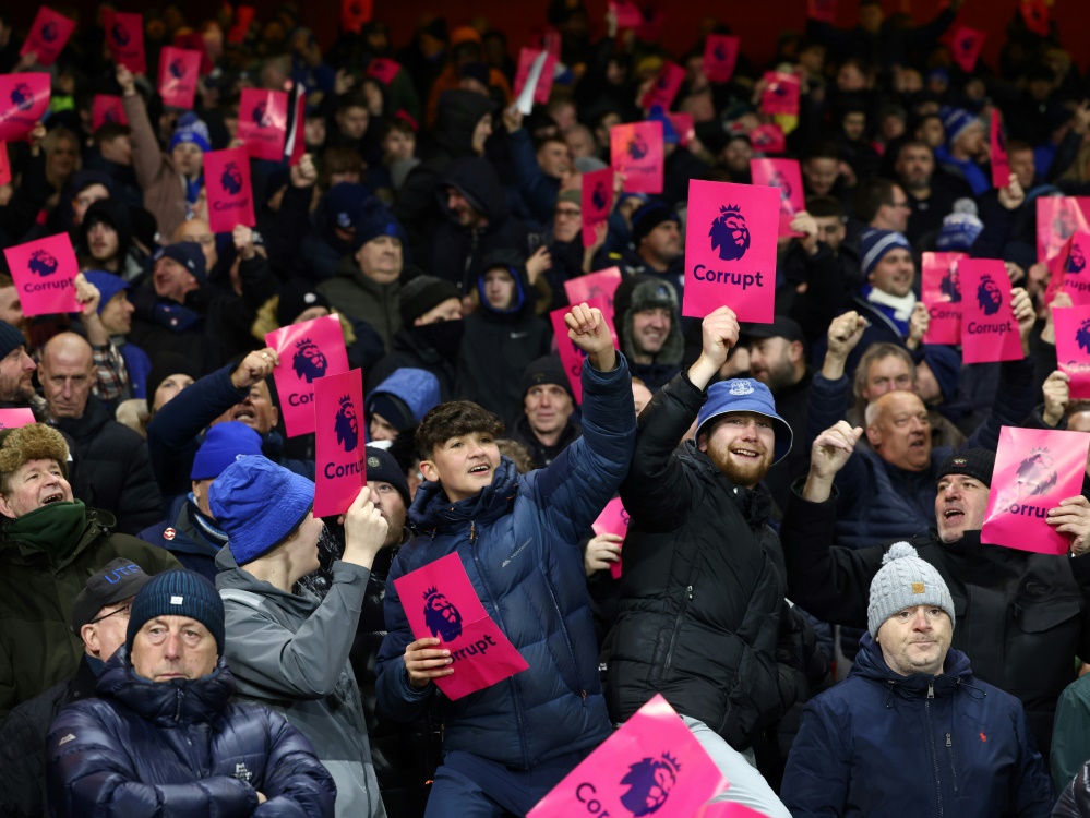 Everton-Fans protestierten schon im Dezember gegen die Premier League (Foto: AFP/SID/Darren Staples)