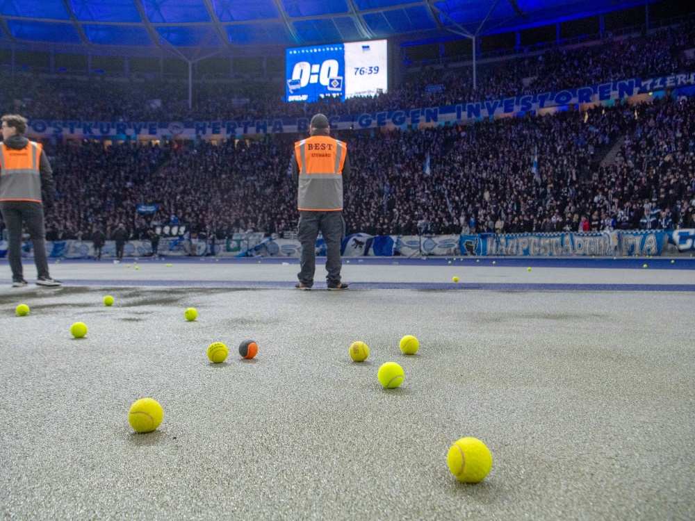 Hertha-Fans sorgten für 30-minütige Unterbrechung (Foto: IMAGO/IMAGO/SID/IMAGO/Sebastian Räppold/Matthias Koch)