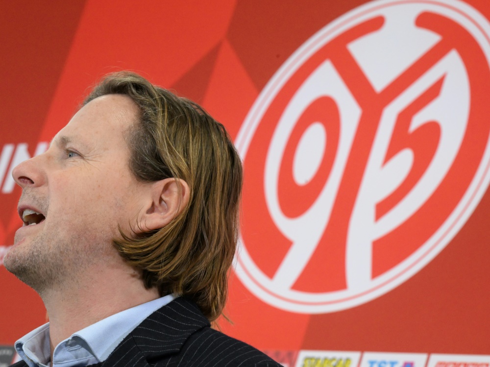 Peilt einen Sieg zum Debüt an: Mainz-Coach Bo Henriksen (Foto: AFP/SID/Kirill KUDRYAVTSEV)