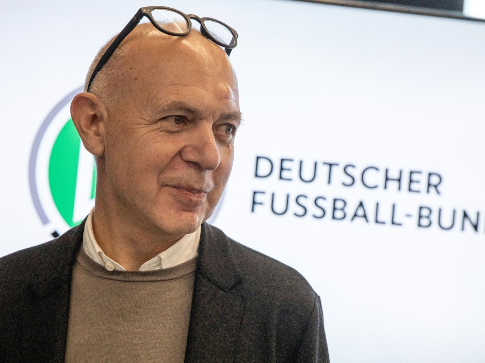 DFB-Präsident Bernd Neuendorf stellte das Projekt in Berlin vor (Foto: AFP/SID/ANDRE PAIN)