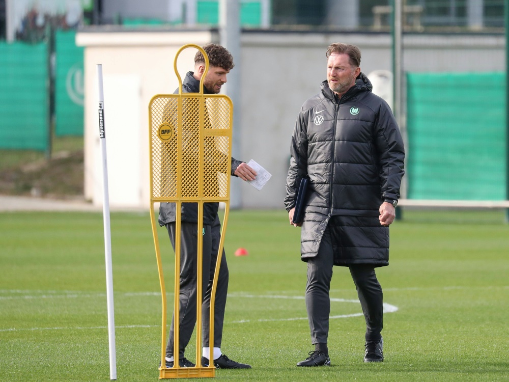 Patrick Hasenhüttl (l.) ist in Wolfsburg Co-Trainer von seinem Vater (Foto: IMAGO /Jan Hübner/IMAGO /Jan Hübner/SID/IMAGO/Franziska Gora)